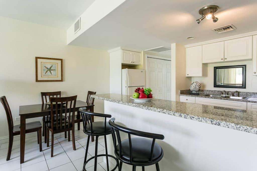 Beach Living At Island Pine Villas Blp George Town Exterior foto